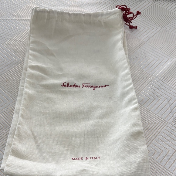 Salvatore Ferragamo Ivory and Burgundy shoe bag - Picture 1 of 1